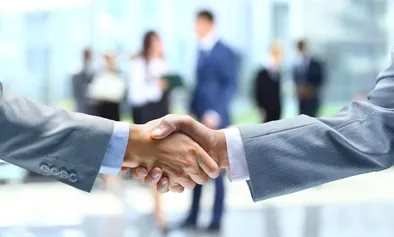 چطور ارتباط کاری بسازیم و حرفه‌ای رشد کنیم تکنیک‌ها و مثال‌های عملی